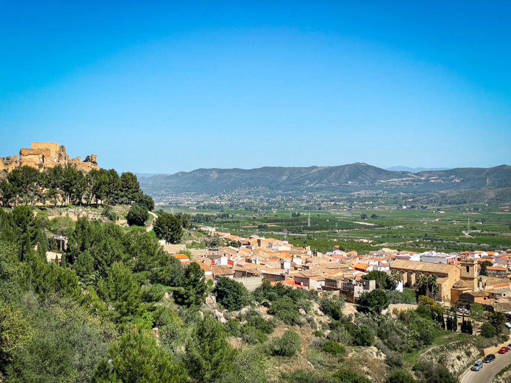 Widok na miasteczko Montesa oraz zamek